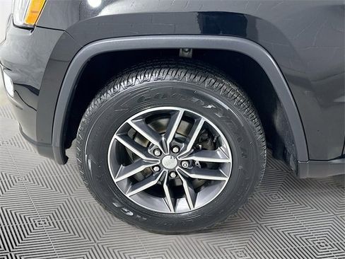Used 2017 Jeep Grand Cherokee Limited image 21