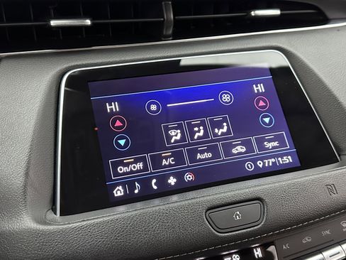 Used 2020 Cadillac XT4 Premium Luxury image 16