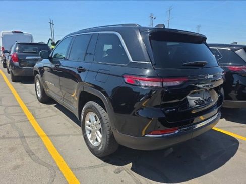Used 2024 Jeep Grand Cherokee Laredo AWD/4WD image 4