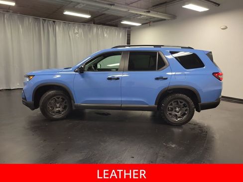 Used 2024 Honda Pilot TrailSport image 5