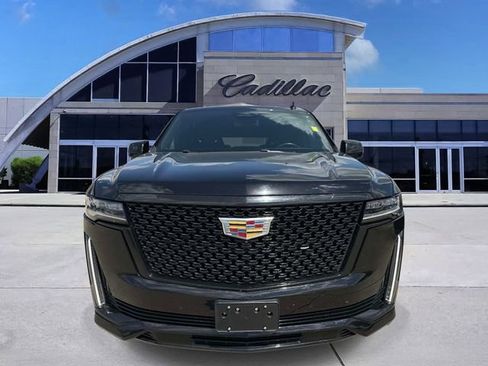 Used 2022 Cadillac Escalade Luxury RWD image 2