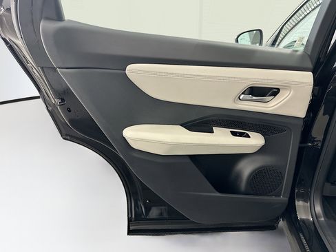 Used 2023 Nissan Ariya FWD image 27