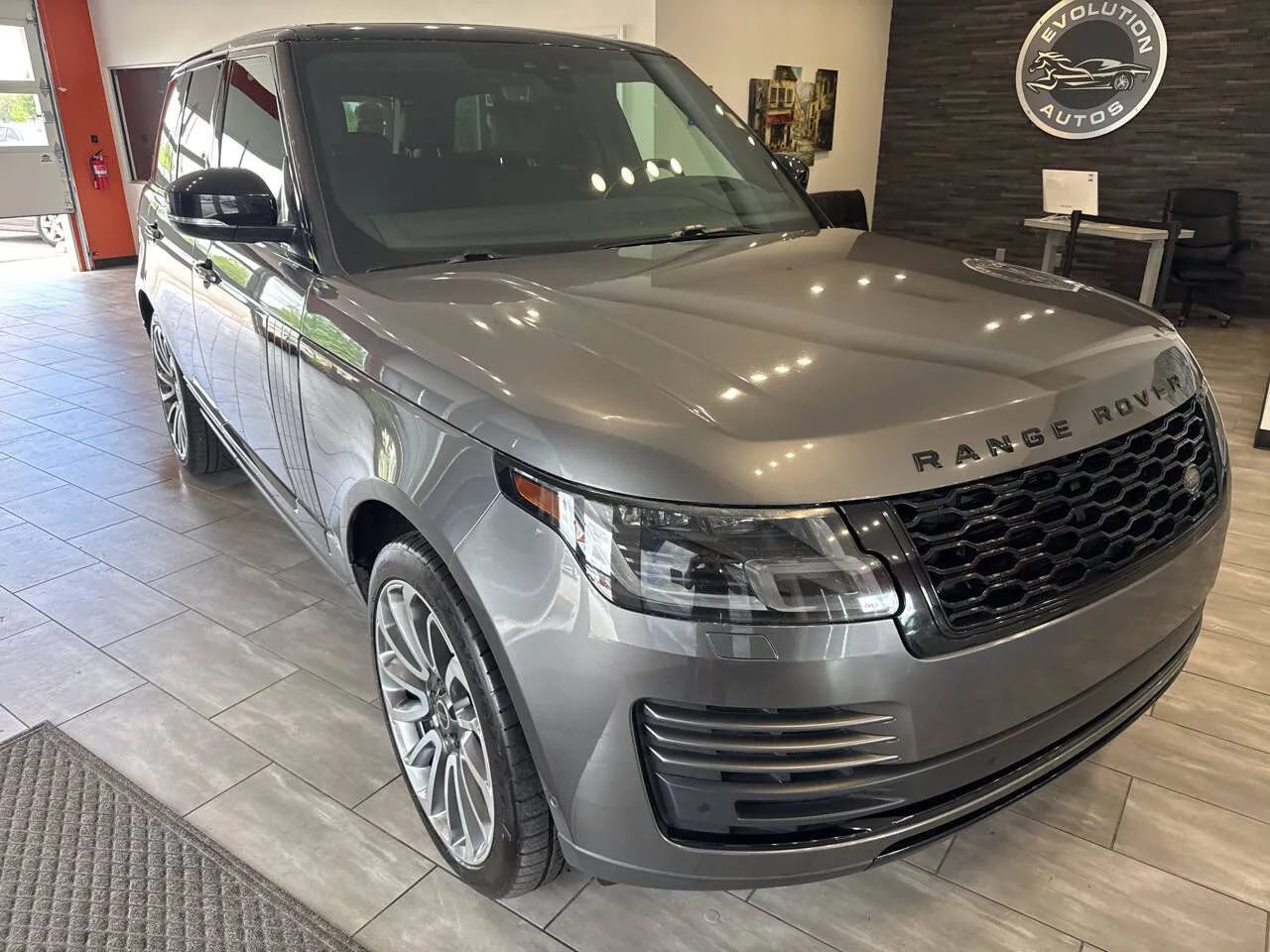 Used 2019 Land Rover Range Rover HSE AWD/4WD image 4
