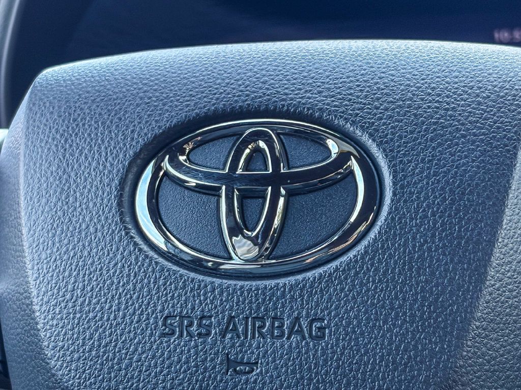 Used 2025 Toyota Sienna Platinum AWD/4WD image 21