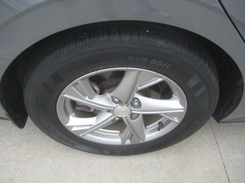 Used 2022 Hyundai Sonata SE FWD image 8