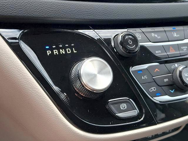 Used 2023 Chrysler Pacifica Touring-L FWD image 15