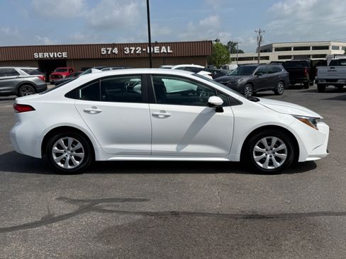Used 2021 Toyota Corolla LE FWD image 9