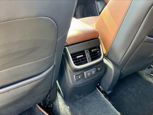 Used 2022 Subaru Outback Touring AWD/4WD image 10