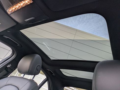 Used 2020 Mercedes-Benz C 300 4MATIC Sedan image 23