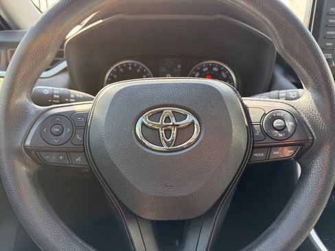 Used 2021 Toyota RAV4 XLE w/ Convenience Package image 14