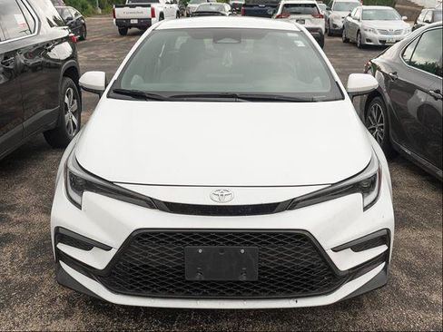 Used 2024 Toyota Corolla SE FWD image 3