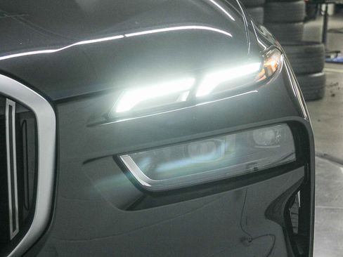 Certified 2023 BMW X7 xDrive40i w/ Premium Package image 10