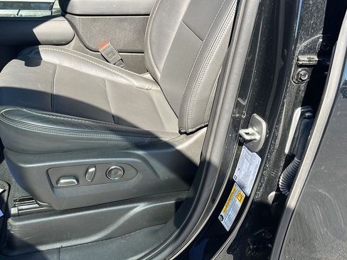 Used 2023 GMC Yukon Denali image 22