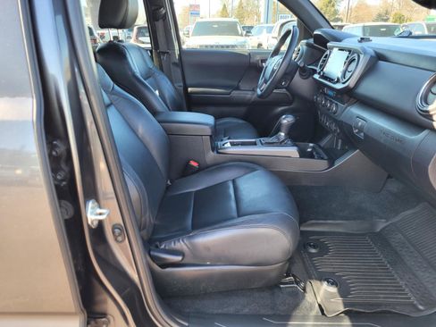 Used 2021 Toyota Tacoma TRD Off-Road w/ TRD Premium Off Road Package image 20