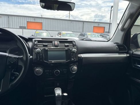 Used 2018 Toyota 4Runner TRD Off-Road AWD/4WD image 17
