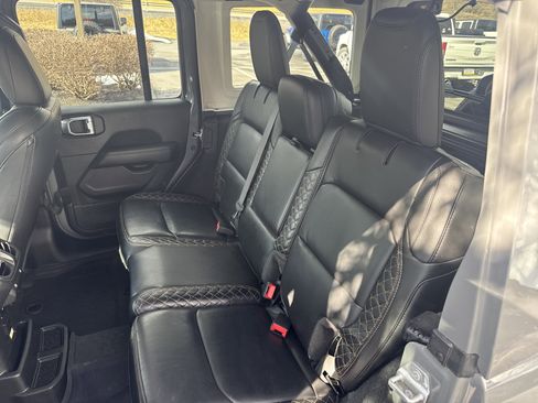 Used 2023 Jeep Wrangler Unlimited Sahara image 13