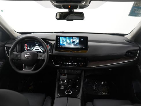 Used 2026 Nissan Rogue Platinum w/ Platinum Premium Package image 13