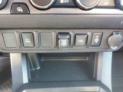 Used 2023 Toyota Tacoma TRD Sport image 28