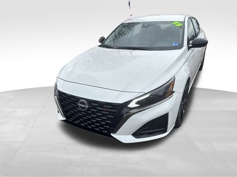 Used 2025 Nissan Altima 2.5 SR image 3