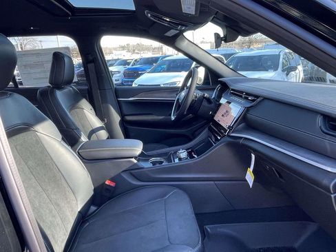 New 2026 Jeep Grand Cherokee Altitude AWD/4WD image 15