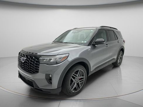 Used 2025 Ford Explorer ST-Line w/ ST-Line Street Pack AWD/4WD image 3