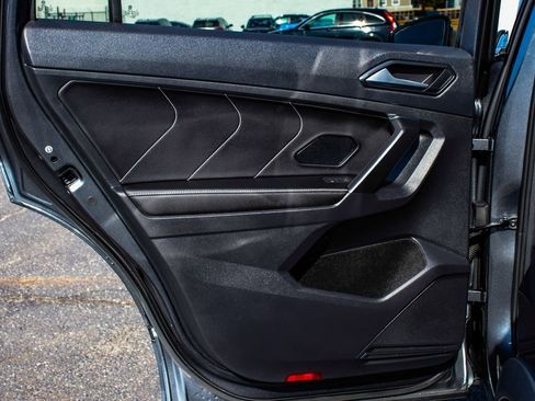 Used 2022 Volkswagen Tiguan SE R-Line image 11