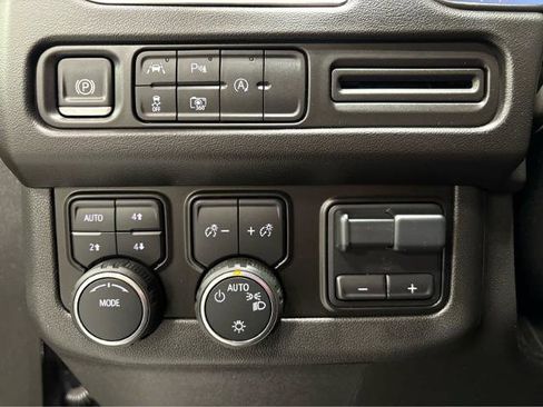 Used 2024 Chevrolet Suburban RST w/ Sport Performance Package AWD/4WD image 27