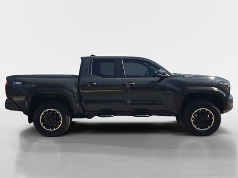 Used 2026 Toyota Tacoma TRD Off-Road w/ TRD Off Road Upgrade Package AWD/4WD image 2