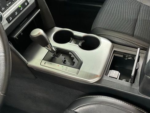 Used 2014 Toyota Camry SE image 18