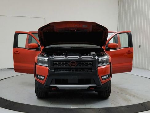 Used 2025 Nissan Frontier Pro-X image 10