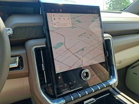 Used 2025 GMC Yukon XL Denali w/ Sun & Power Step Package AWD/4WD image 17