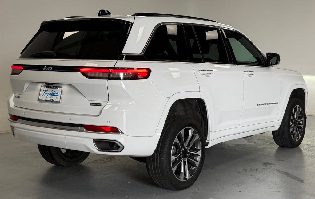 Used 2023 Jeep Grand Cherokee Overland AWD/4WD image 3