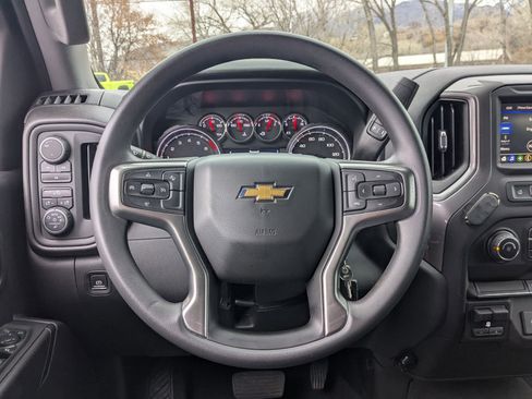 Used 2022 Chevrolet Silverado 2500 Custom w/ Custom Value Package image 18