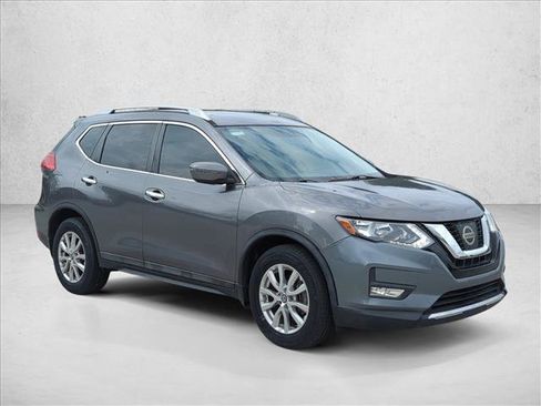 Used 2017 Nissan Rogue SV FWD image 3