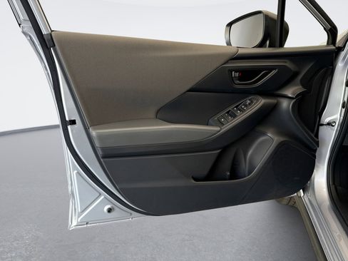 Used 2025 Subaru Crosstrek 2.0i Premium image 9