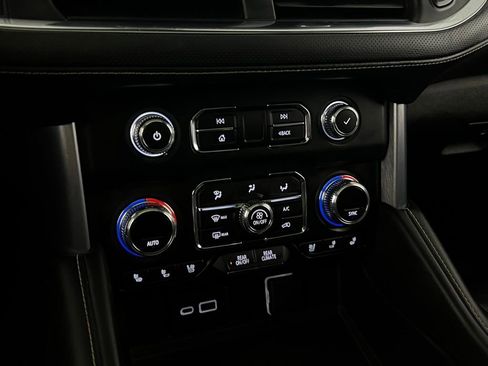 Used 2021 GMC Yukon SLT w/ SLT Luxury Plus Package image 17