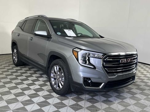 Used 2024 GMC Terrain SLT image 2
