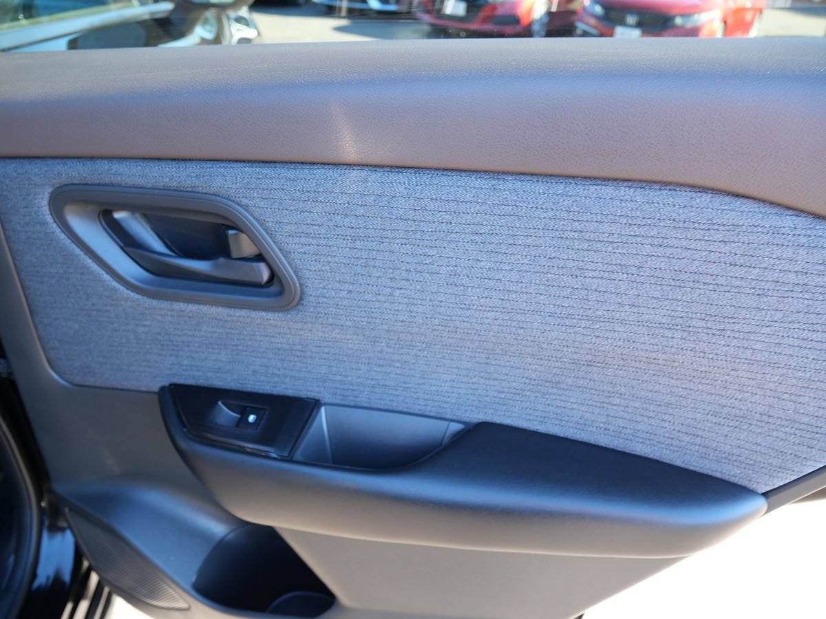 Used 2023 Nissan Rogue S AWD/4WD image 29