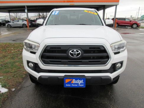 Used 2017 Toyota Tacoma SR5 image 8