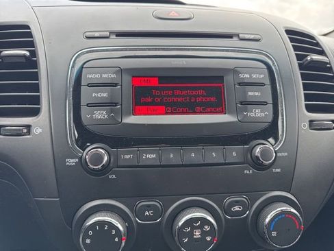 Used 2017 Kia Forte LX image 19