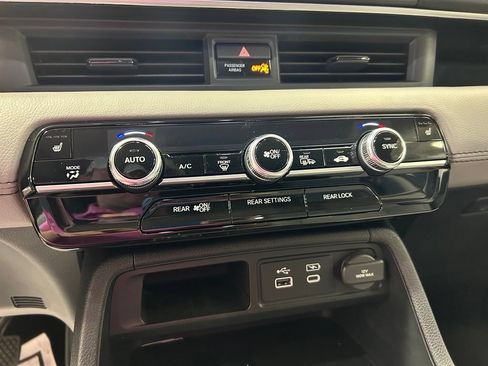 Used 2023 Honda Pilot Touring image 18