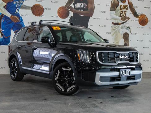 Used 2025 Kia Telluride S AWD/4WD image 2