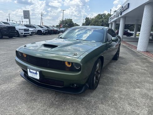 Used 2019 Dodge Challenger GT image 3