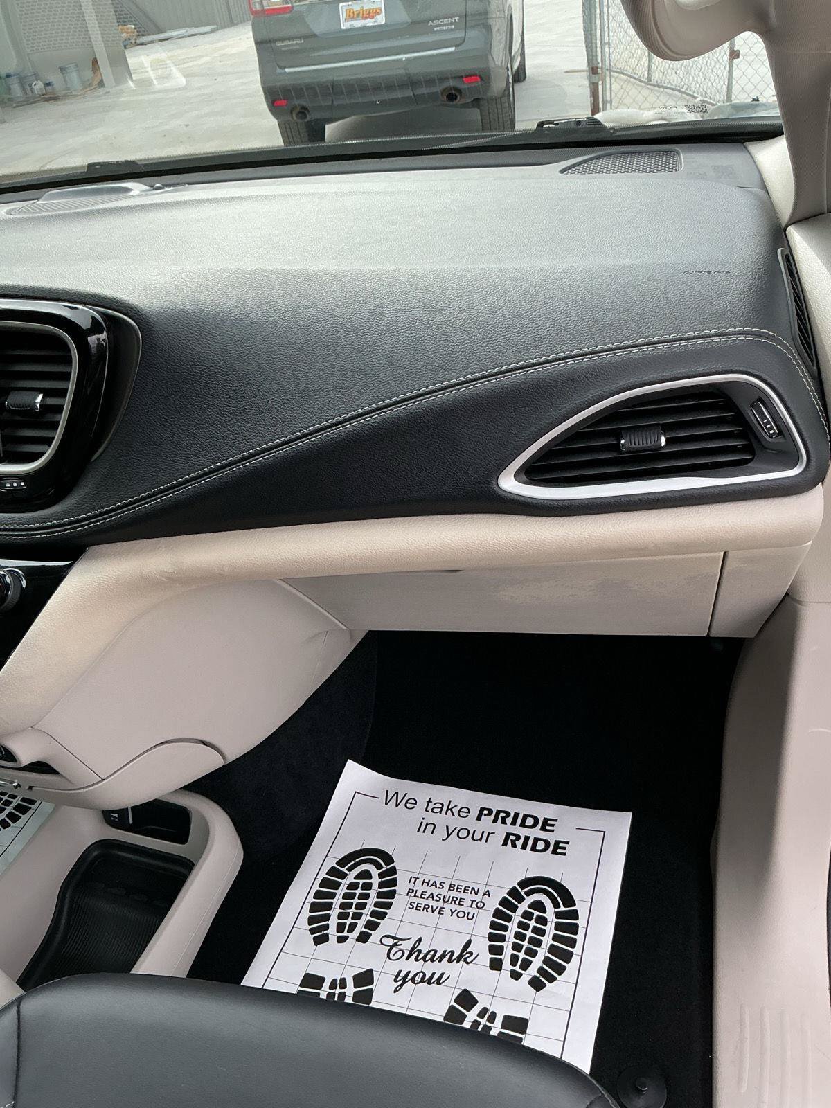 Used 2024 Chrysler Pacifica Limited FWD image 25