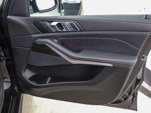 Used 2025 BMW X7 xDrive40i w/ M Sport Package image 30