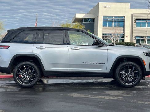 New 2025 Jeep Grand Cherokee Limited image 3