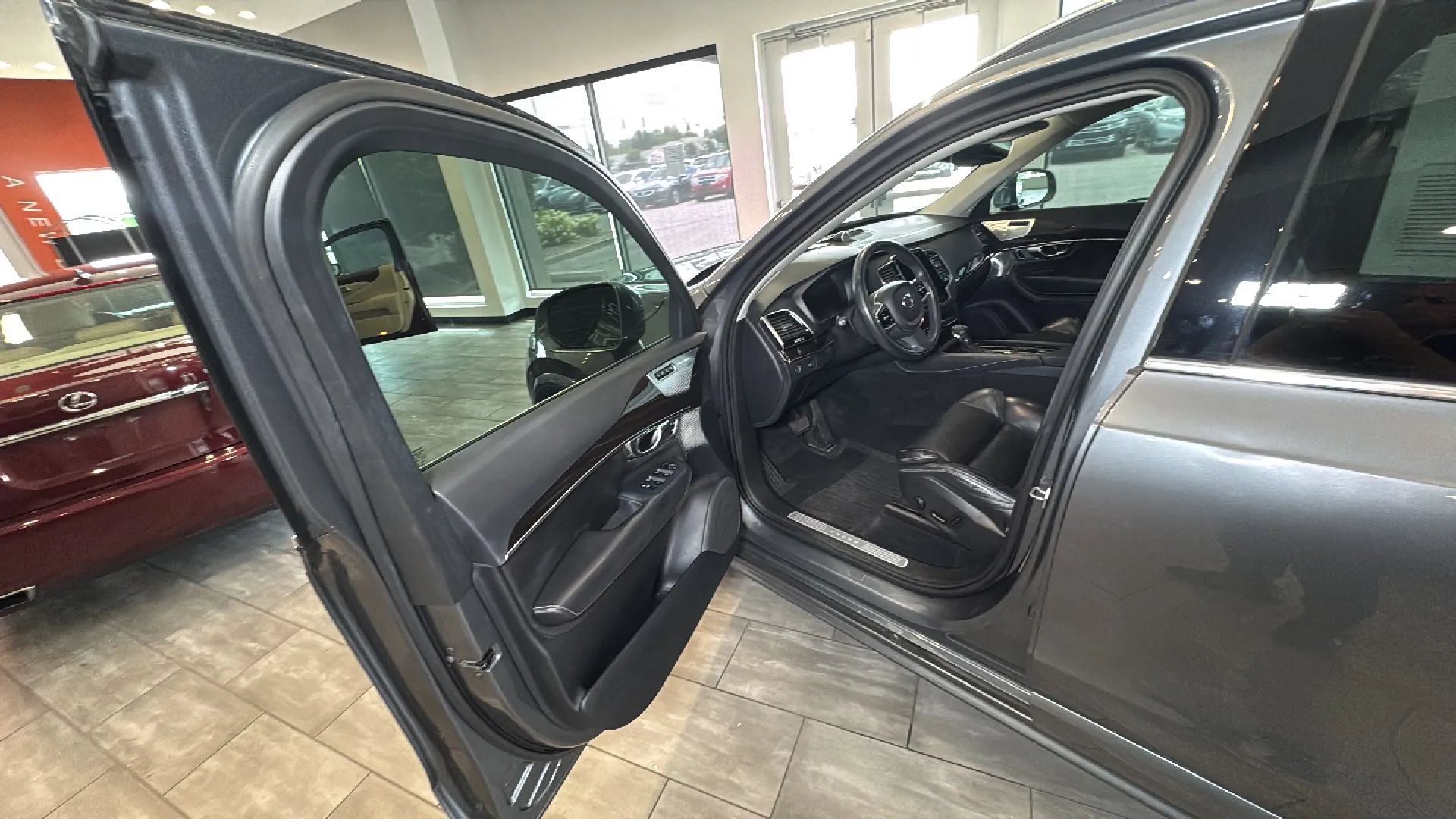 Used 2017 Volvo XC90 T6 Momentum w/ Vision Package AWD/4WD image 18