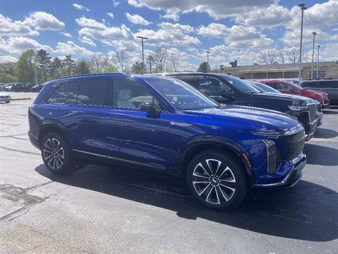 Used 2026 Cadillac Vistiq Sport image 3