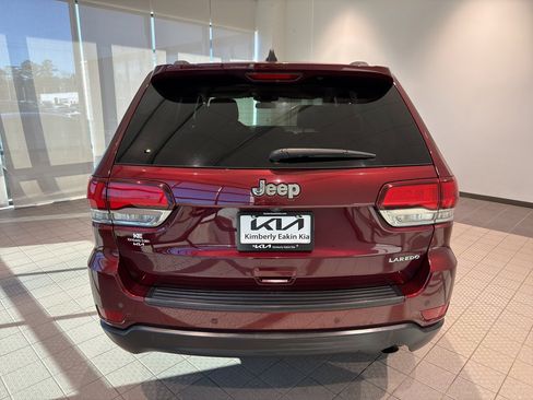 Used 2020 Jeep Grand Cherokee Laredo image 4