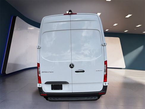 Used 2025 Mercedes-Benz Sprinter 2500 image 3